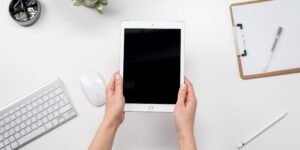 iPad not charging with empty battery icon and disconnected cable